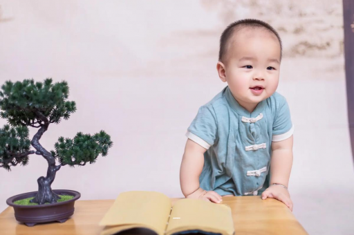 上饶六个月宝宝摇头正常吗
